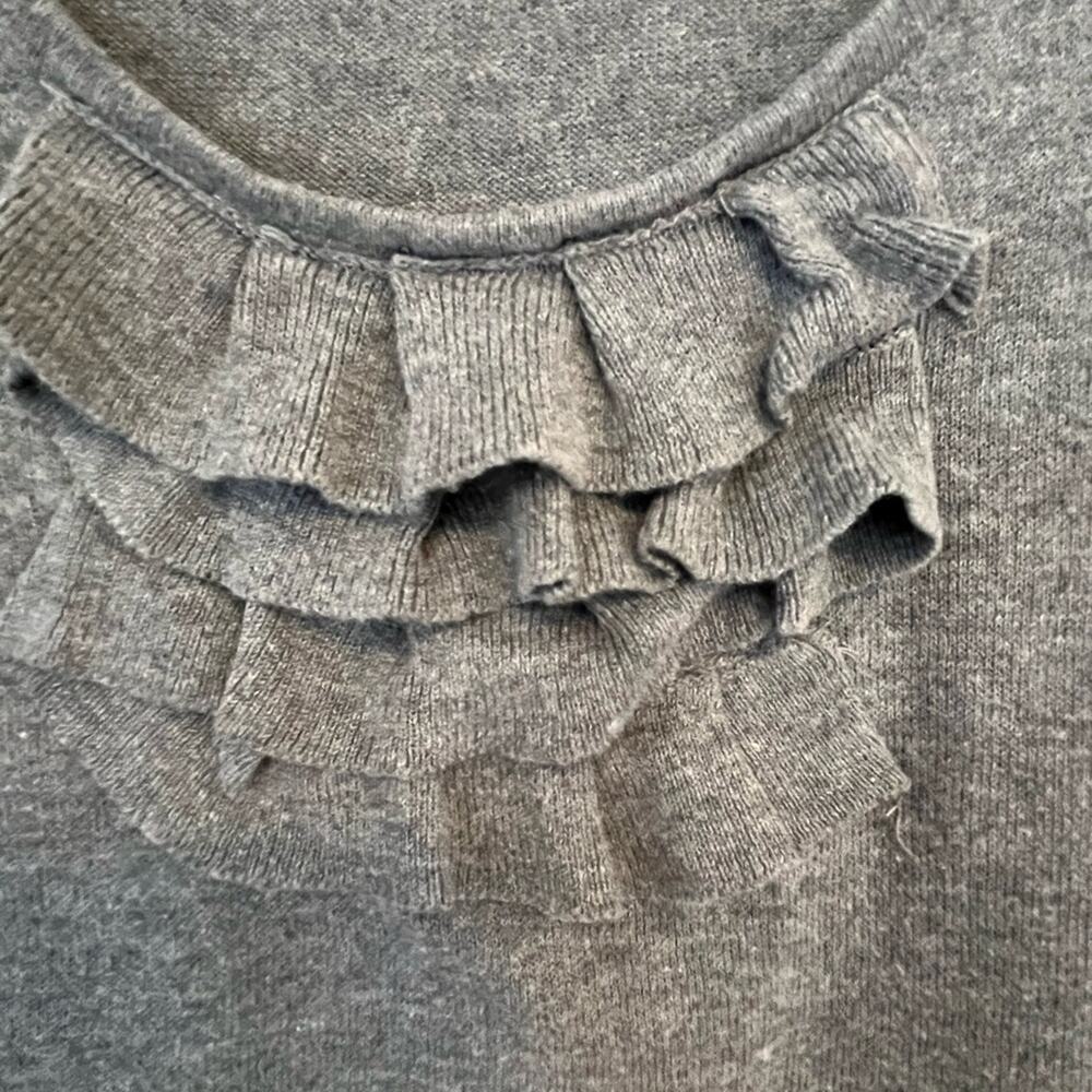 Women's Worthington gray sleeveless light sweater with ruffles, Size Large - Picture 2 of 9